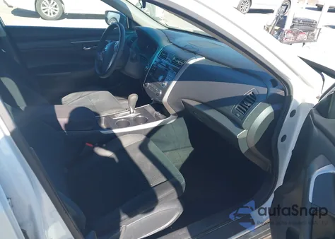 2015 Nissan Altima 2.5 S z USA, uszkodzony, nr VIN 1N4AL3AP9FC577681